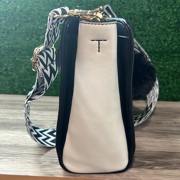 Tory Burch Robinson Satchel with crossbody strap - Picture 7 of 8